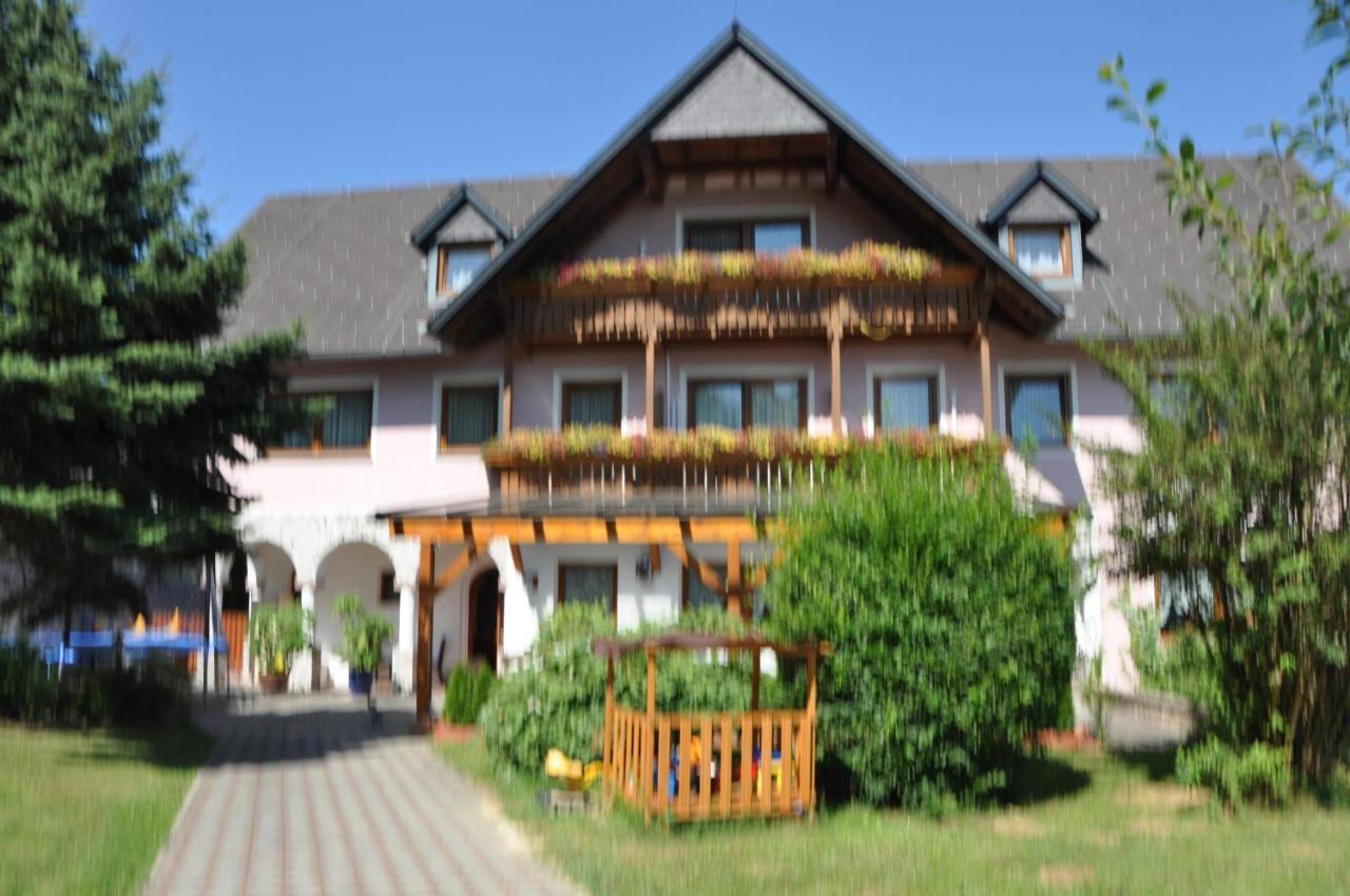 לויפרסדורף ביי פורסטנפלד Hotel Arkadenhof מראה חיצוני תמונה